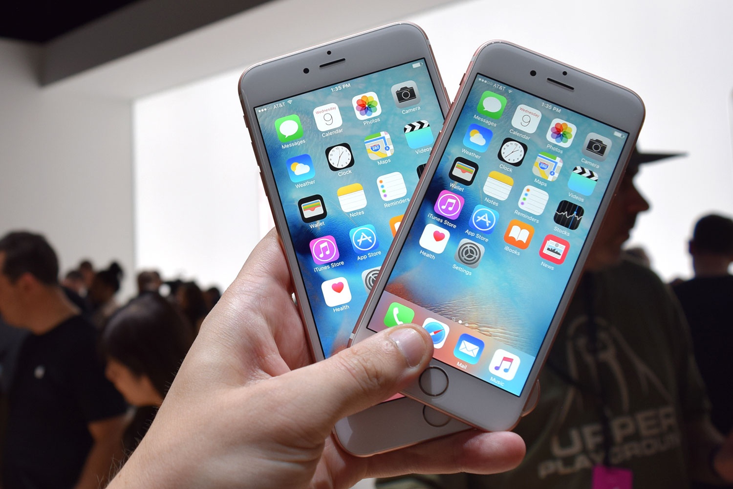 iphone-6s-hands-on-front-angles-1500x1000